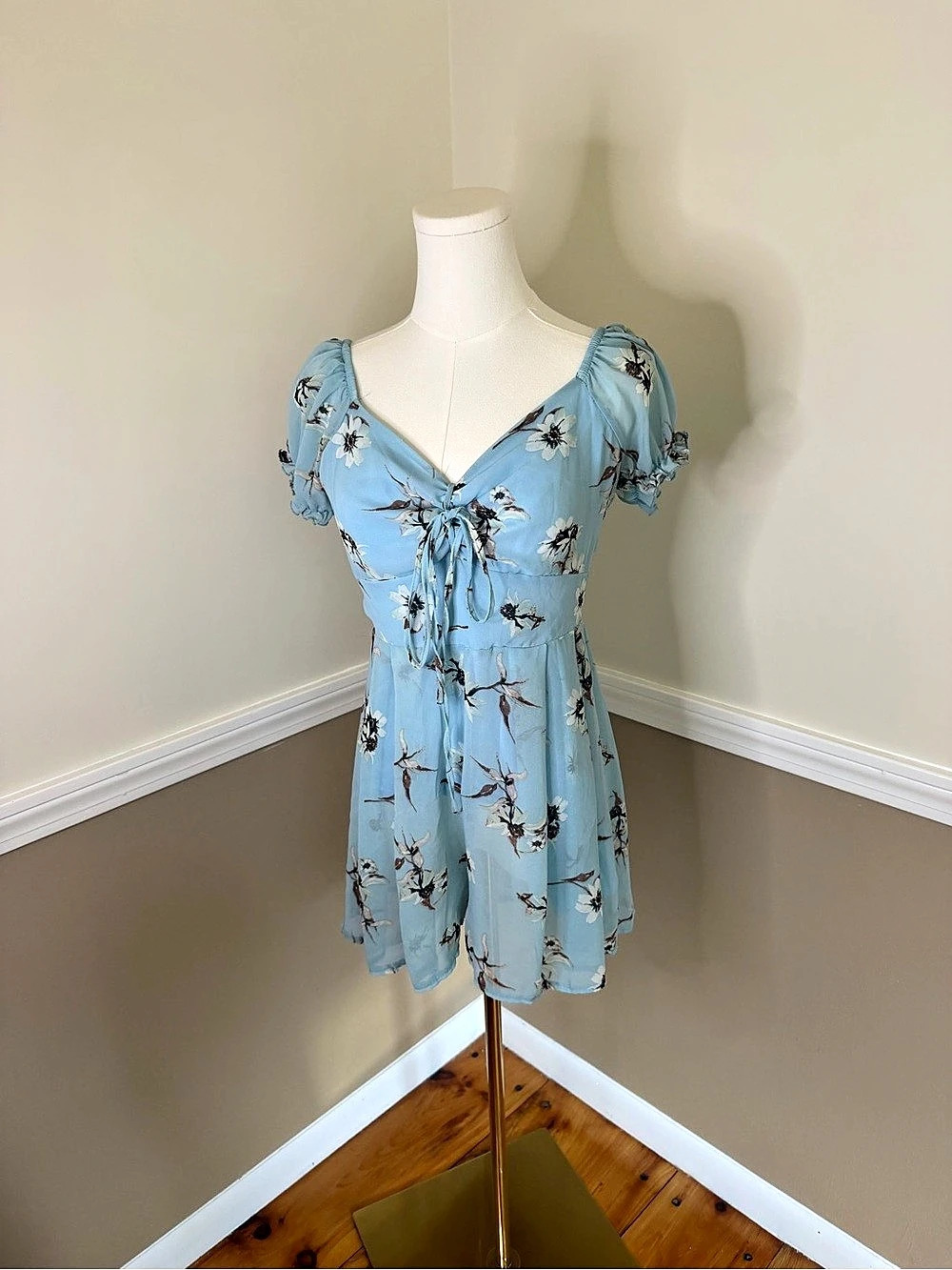 ZARA Floral Puff Sleeve romper in Blue Size Small Like New